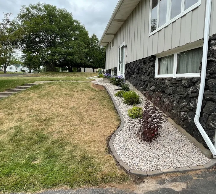 Duluth, MN Bed Designs by Piedmont by CHS Superior Landscaping - Photo 2