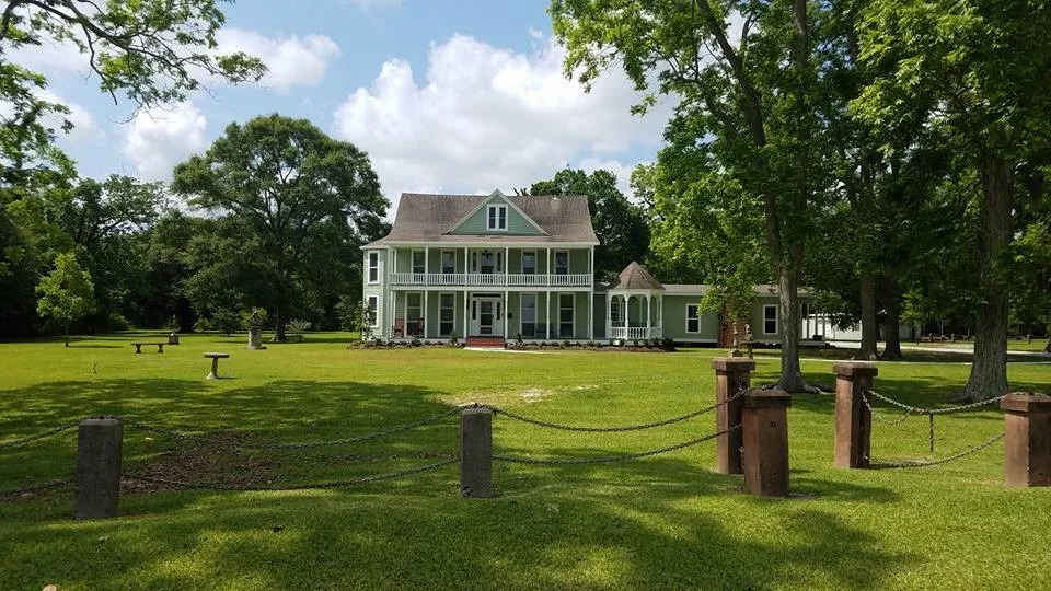 Classic Front Yard Landscaping in Lake Charles by Twisted Vines Lawn & Landscaping - Photo 2