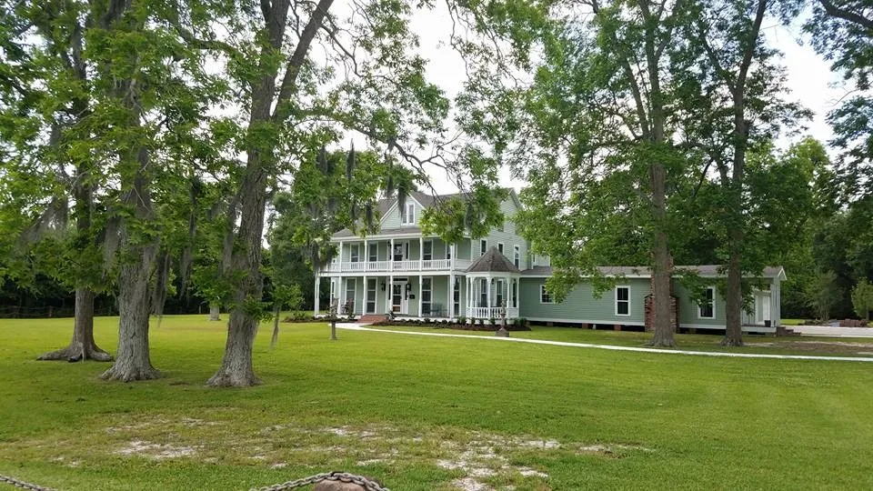 Classic Front Yard Landscaping in Lake Charles by Twisted Vines Lawn & Landscaping - Photo 4