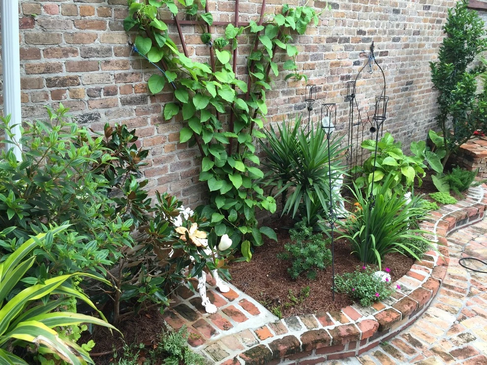Frenchmen Courtyard by Greenman Dan, Inc. - Photo 9