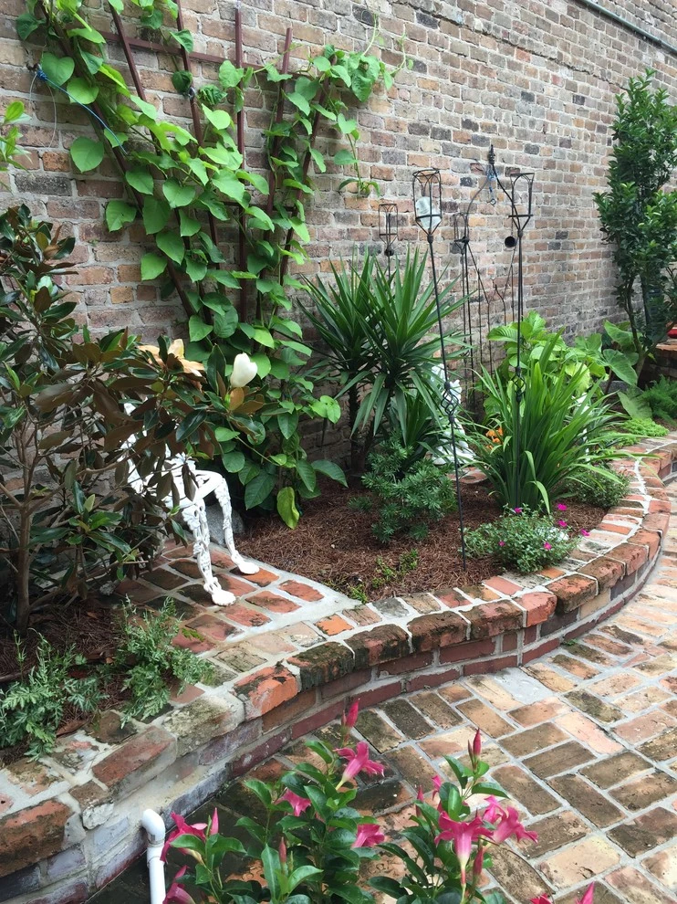 Frenchmen Courtyard by Greenman Dan, Inc. - Photo 4