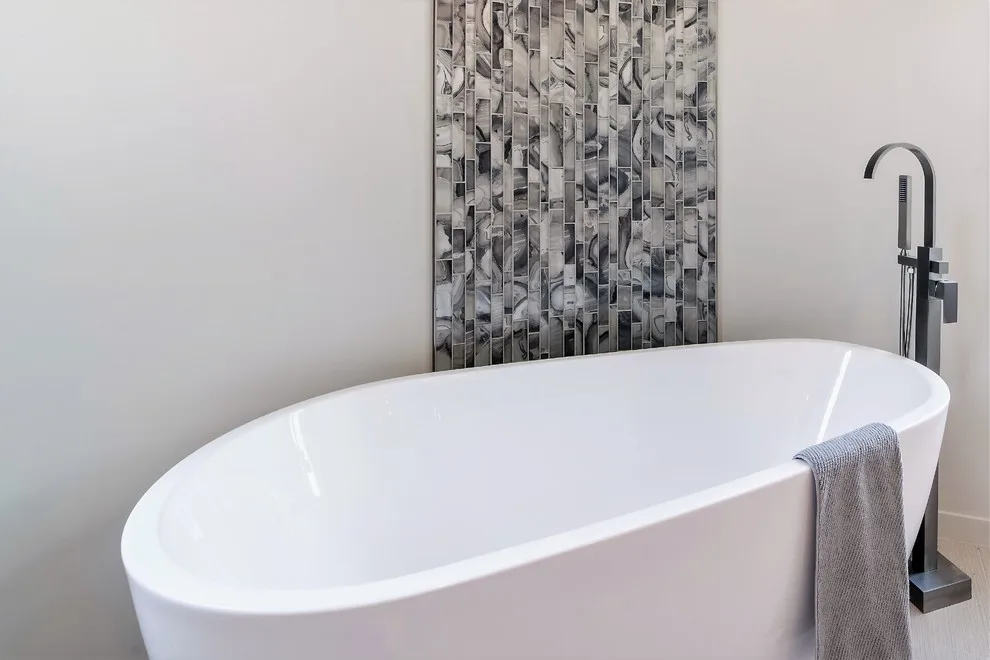 Elegant Curves in the Master Bath by Harte Remodels, LLC - Photo 8