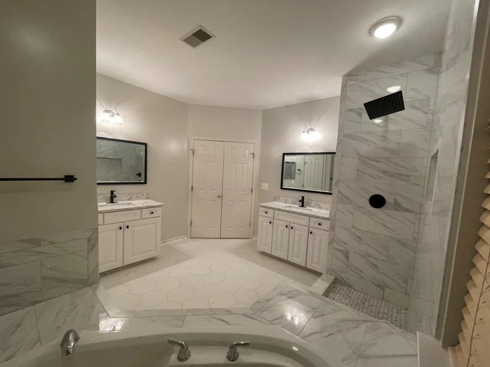 Primary bathroom by JCP Contractor LLC - Photo 3