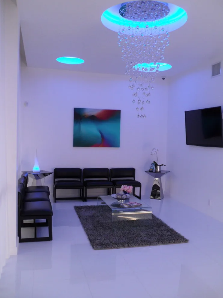Modern Medical Office by Garza Contractors LLC - Photo 4