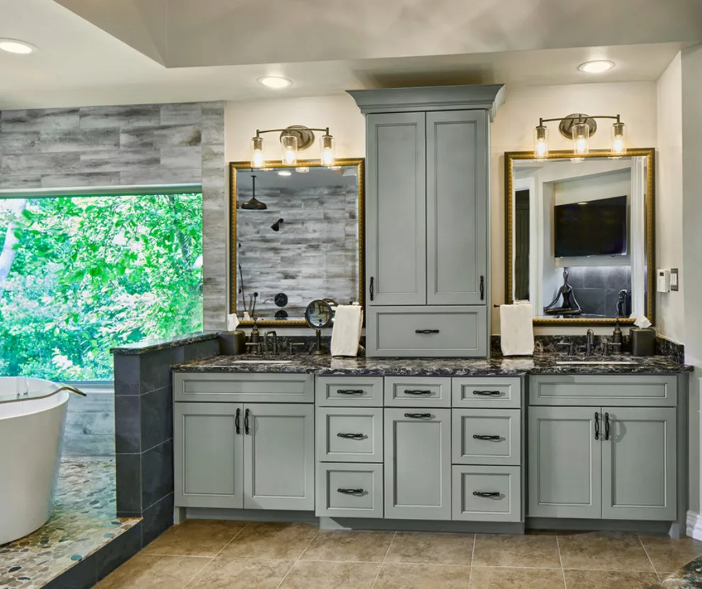 Mid-Century Modern Design Idea by Servigon Construction Group - Photo 6