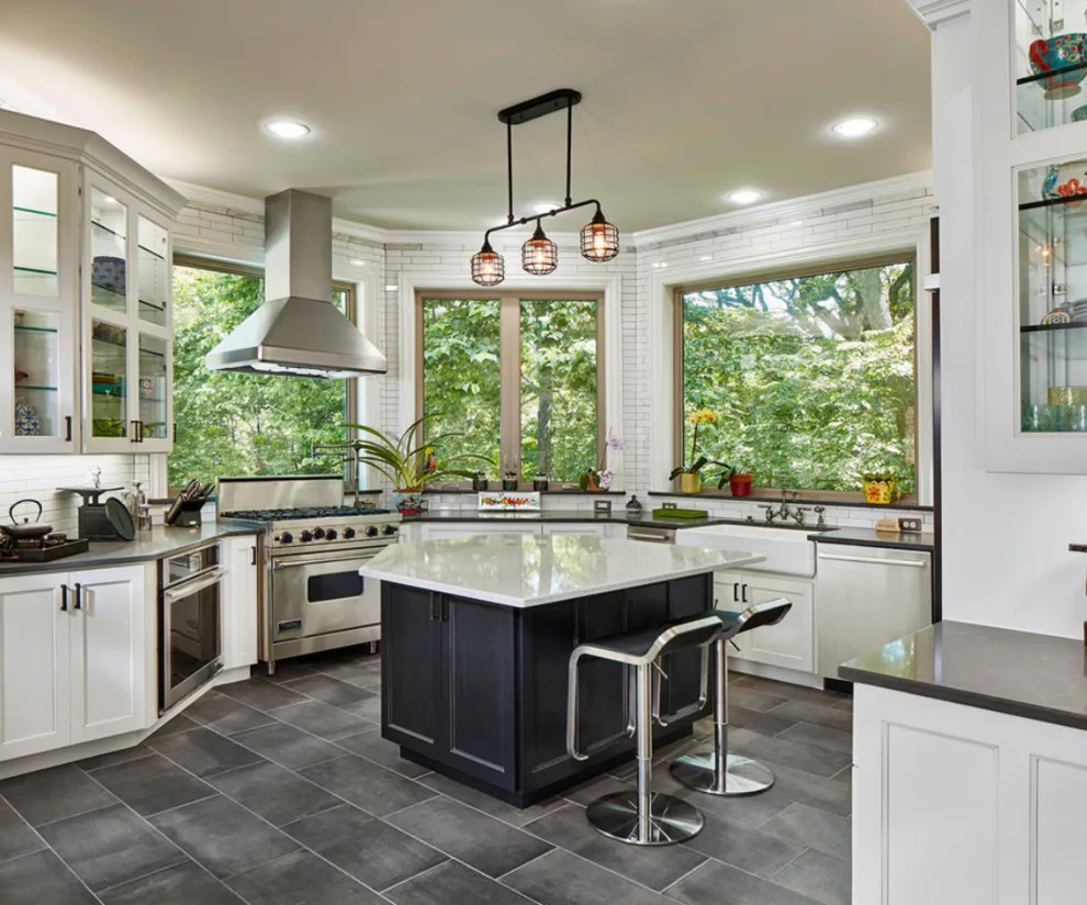 Mid-Century Modern Design Idea by Servigon Construction Group - Photo 4
