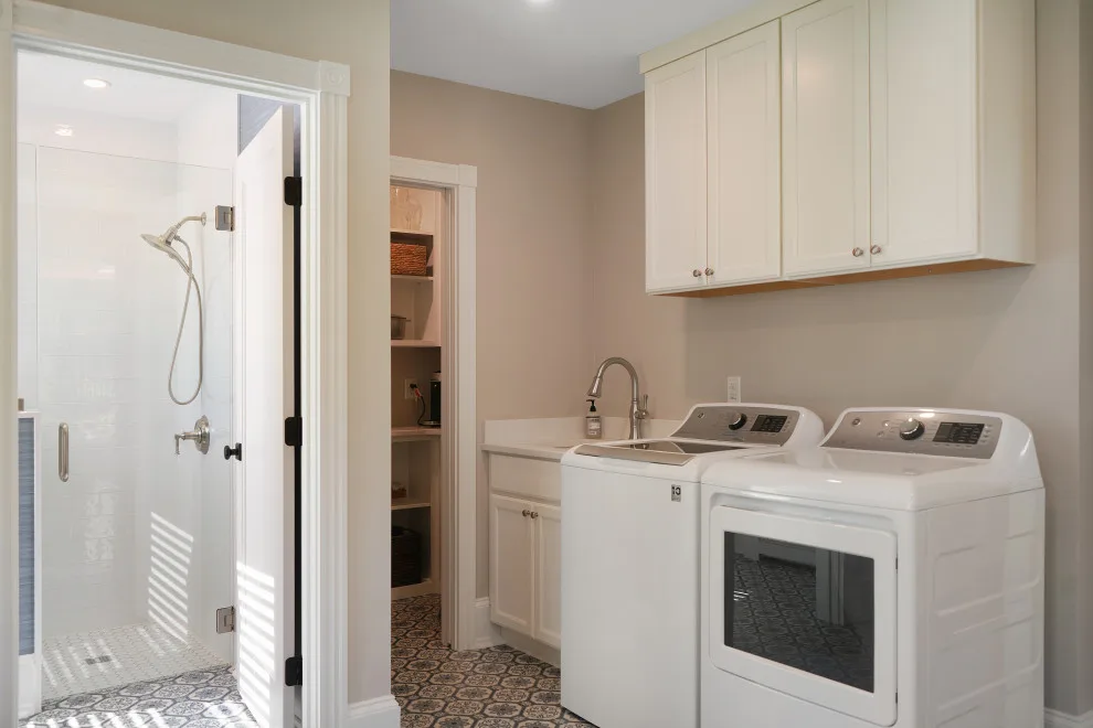 Miner Street Revamp by Hazley Builders | Architects - Photo 18