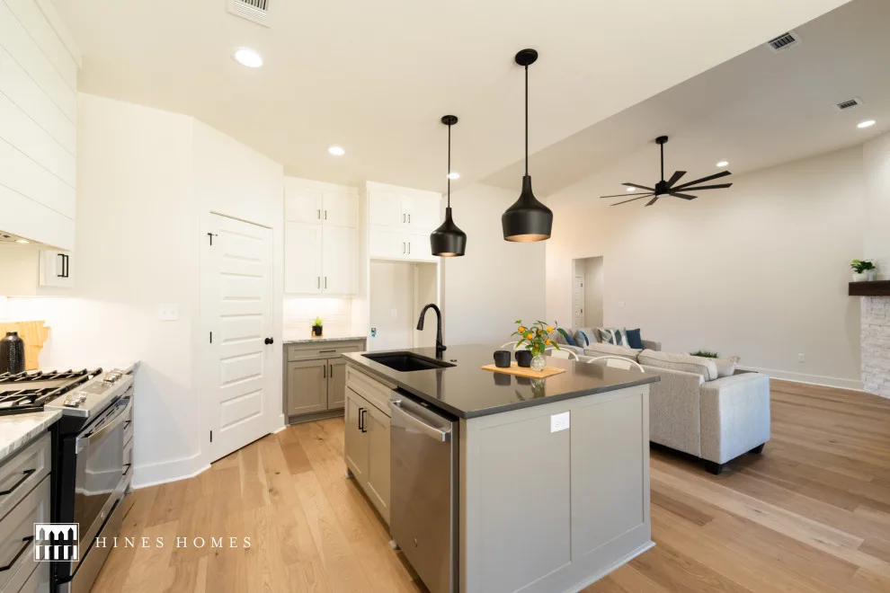 Contemporary Matterhorn by Hines Homes, LLC - Photo 25