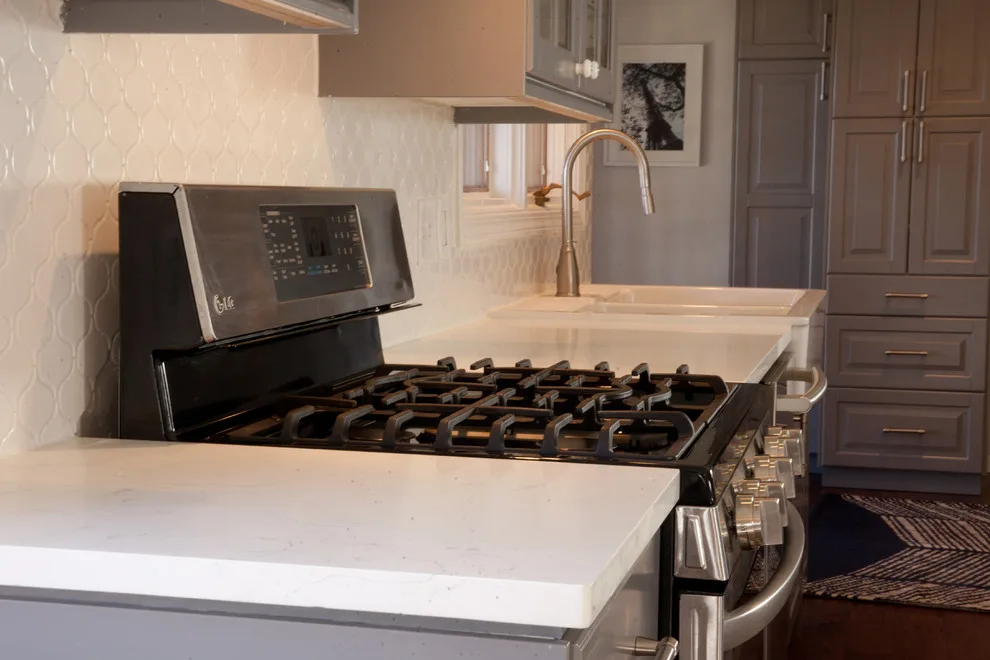 Contemporary Aboite by Miracle Contracting Inc. - Photo 13