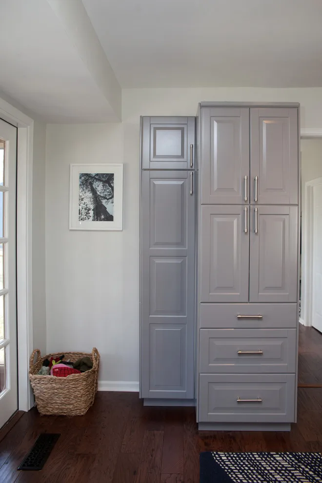 Contemporary Aboite by Miracle Contracting Inc. - Photo 4