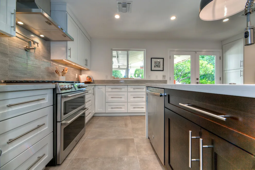 Contemporary Main Passageway by Maple Avenue Construction - Photo 6