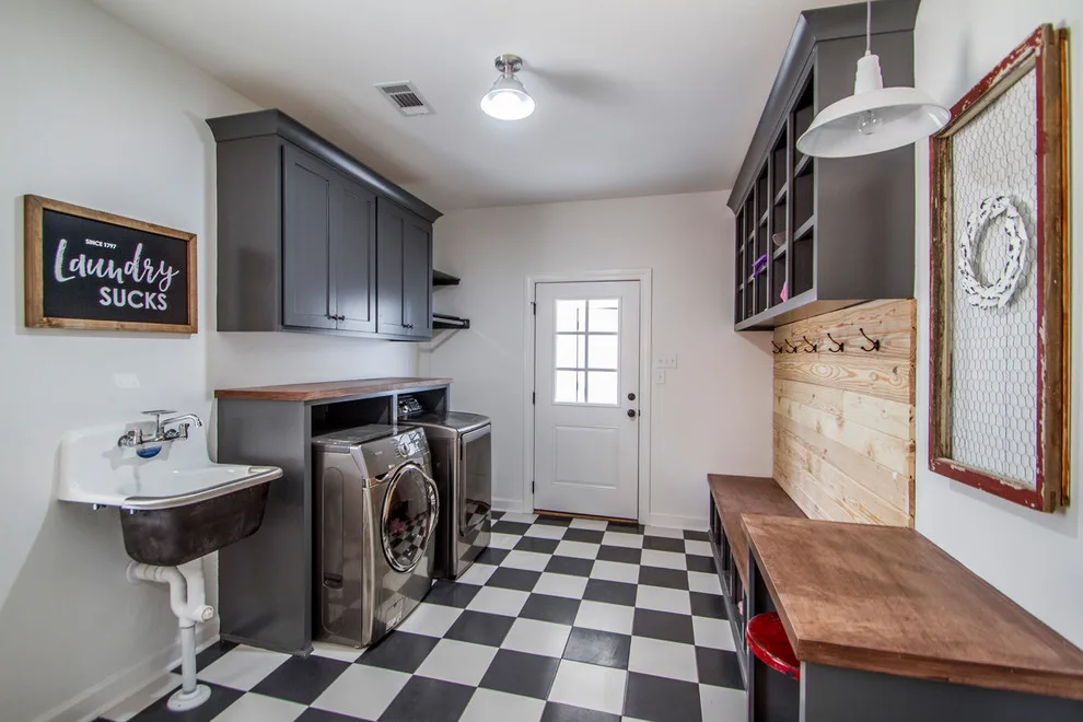 Contemporary Farmhouse by Hines Homes, LLC - Photo 4