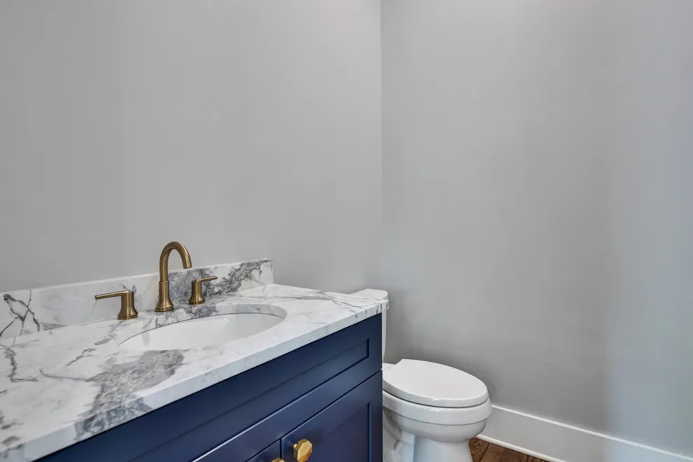 Contemporary Farmhouse on Manigault by Level Craft Construction - Photo 26
