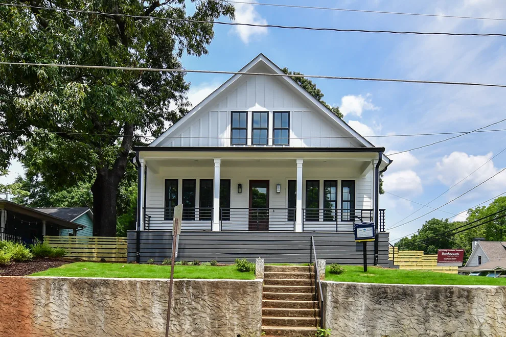 Contemporary Farmhouse on Manigault by Level Craft Construction - Photo 32