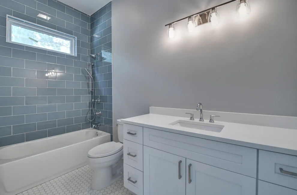Contemporary Farmhouse on Manigault by Level Craft Construction - Photo 21
