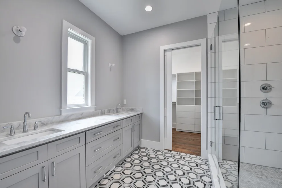 Contemporary Farmhouse on Manigault by Level Craft Construction - Photo 22