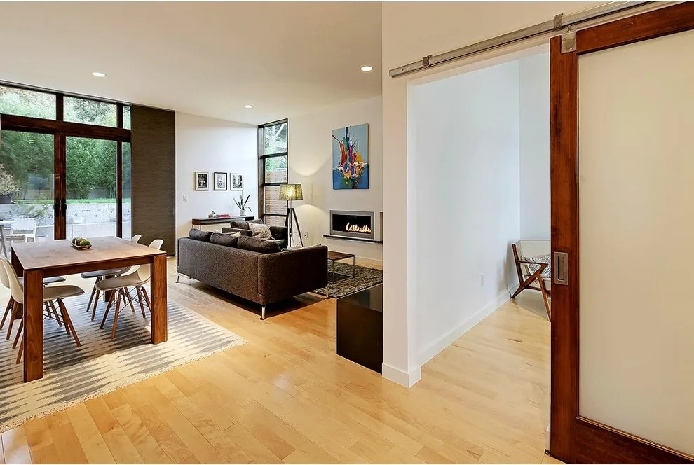 Contemporary Oakcliff Residence by Servigon Construction Group - Photo 2