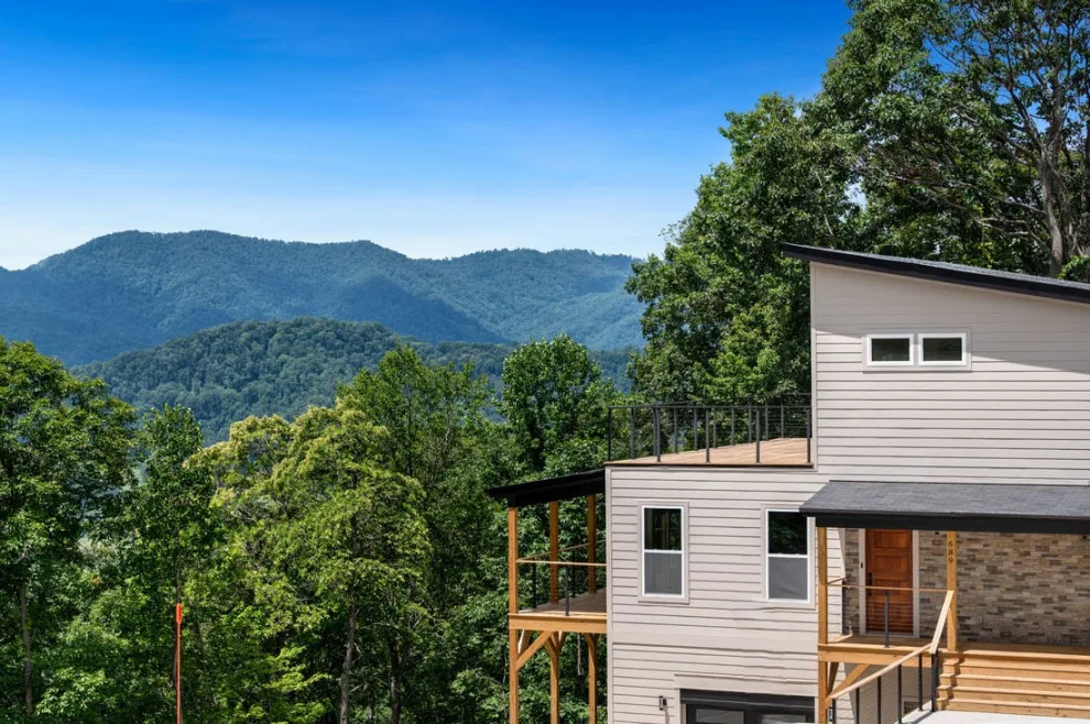 Contemporary Mountain Lifestyle by IDL Construction - Photo 21