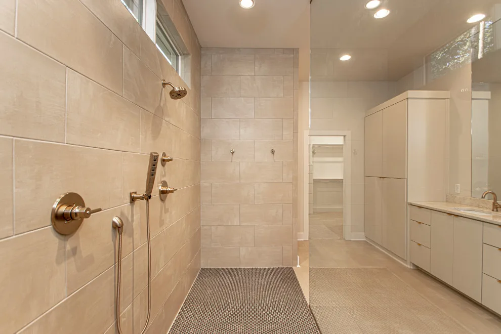 Contemporary Ranch Home by Hines Homes, LLC - Photo 11