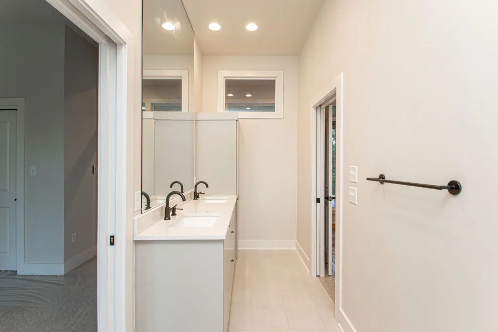 Contemporary Ranch Home by Hines Homes, LLC - Photo 15