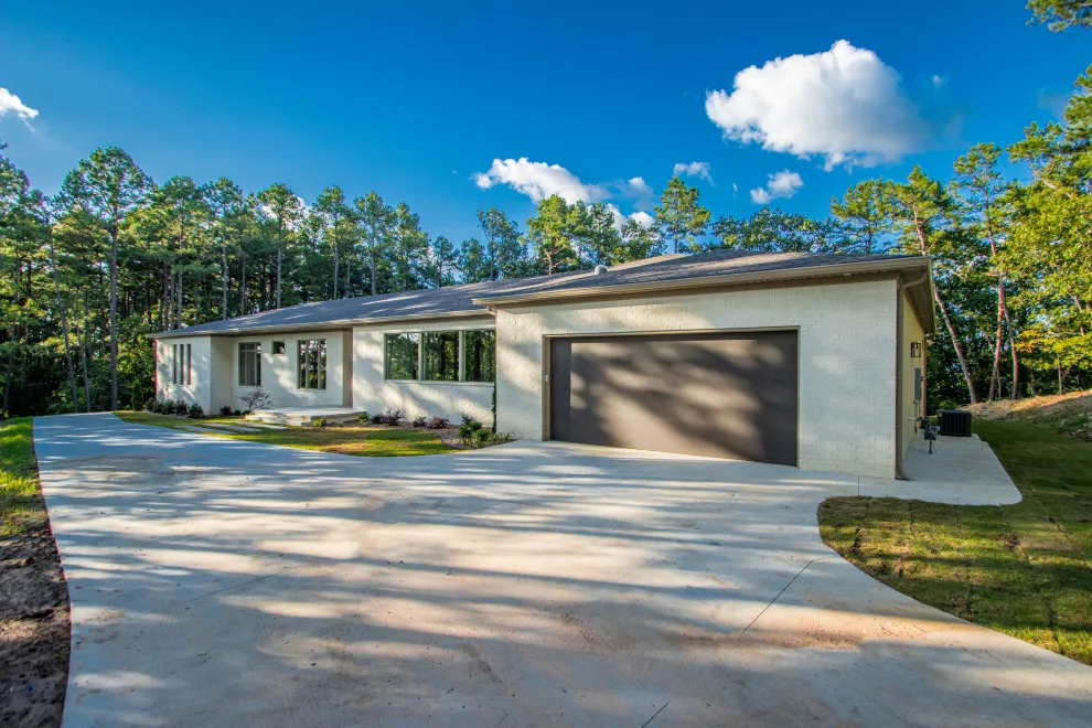 Contemporary Ranch Home by Hines Homes, LLC - Photo 16
