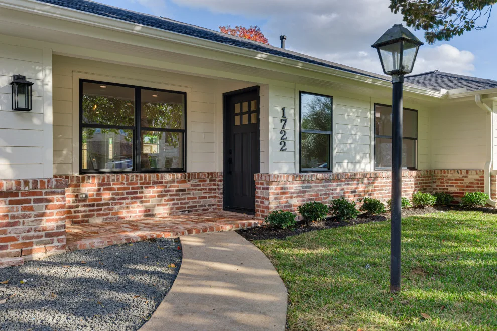 Contemporary Ranch Home Renovation Houston by Cycon Construction Inc - Photo 2