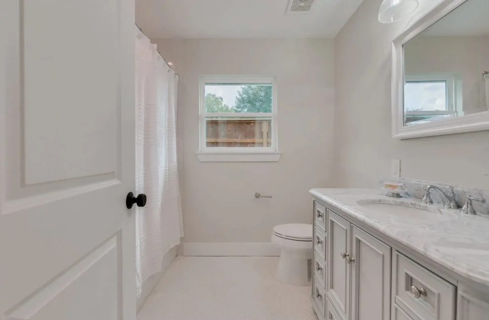 Contemporary Ranch Home Renovation Houston by Cycon Construction Inc - Photo 4