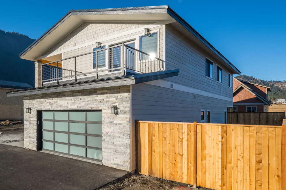 Contemporary Housing by One-Way Construction NW - Photo 10