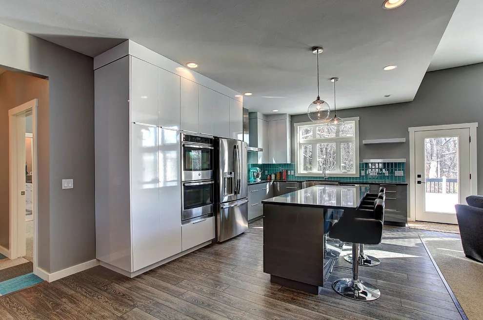 Contemporary Riverhome by Berghuis Construction LLC - Photo 2