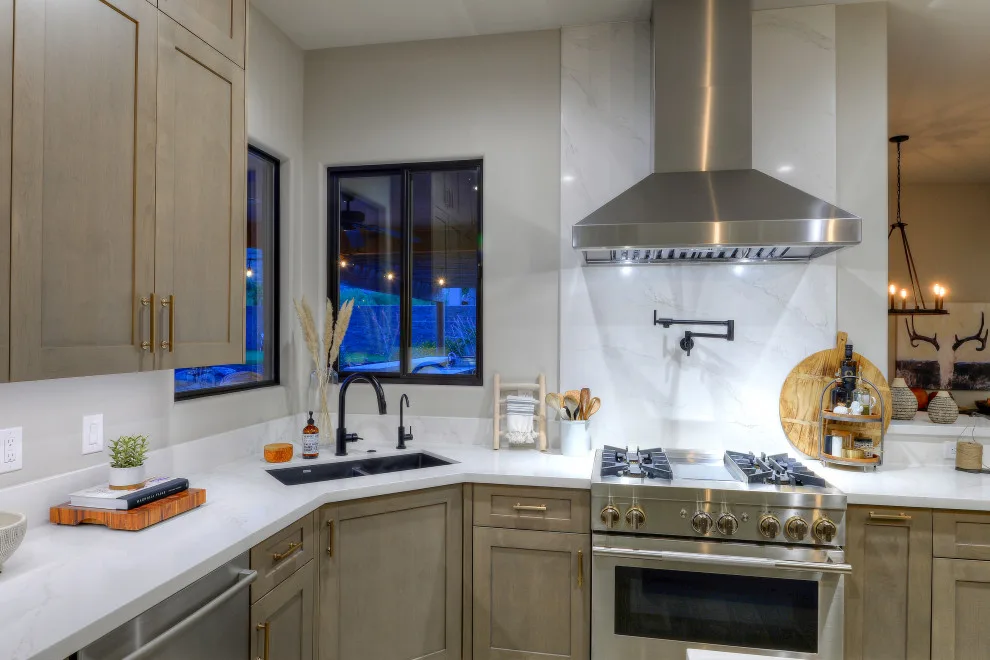 Contemporary Santa Fe by Maple Avenue Construction - Photo 12