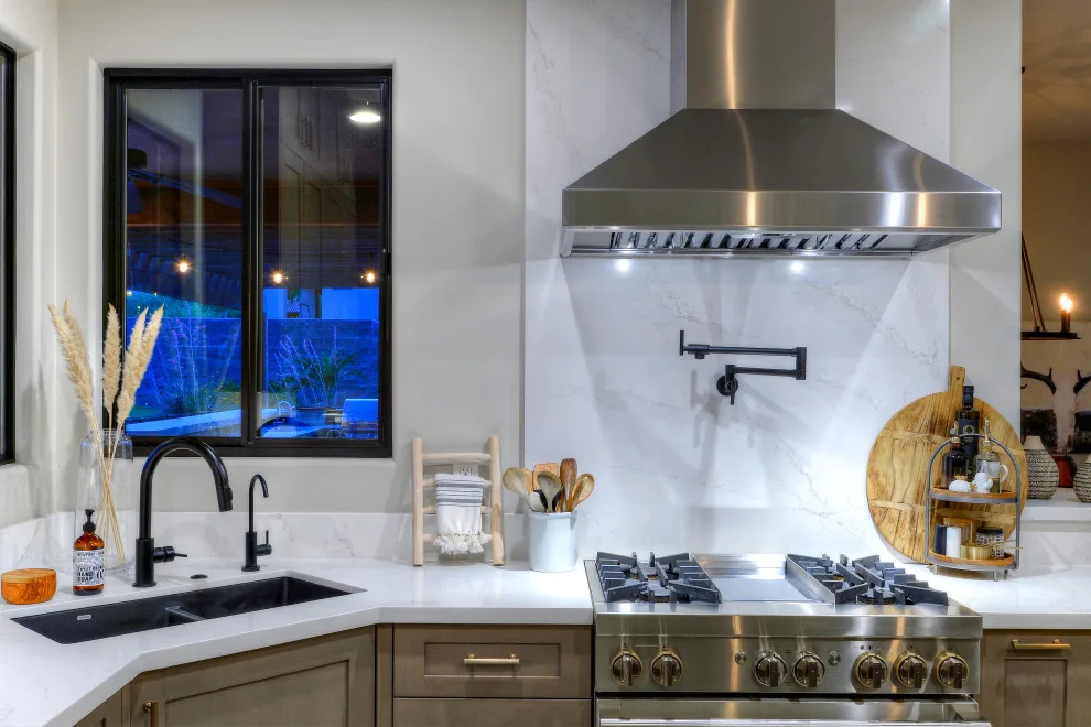 Contemporary Santa Fe by Maple Avenue Construction - Photo 11