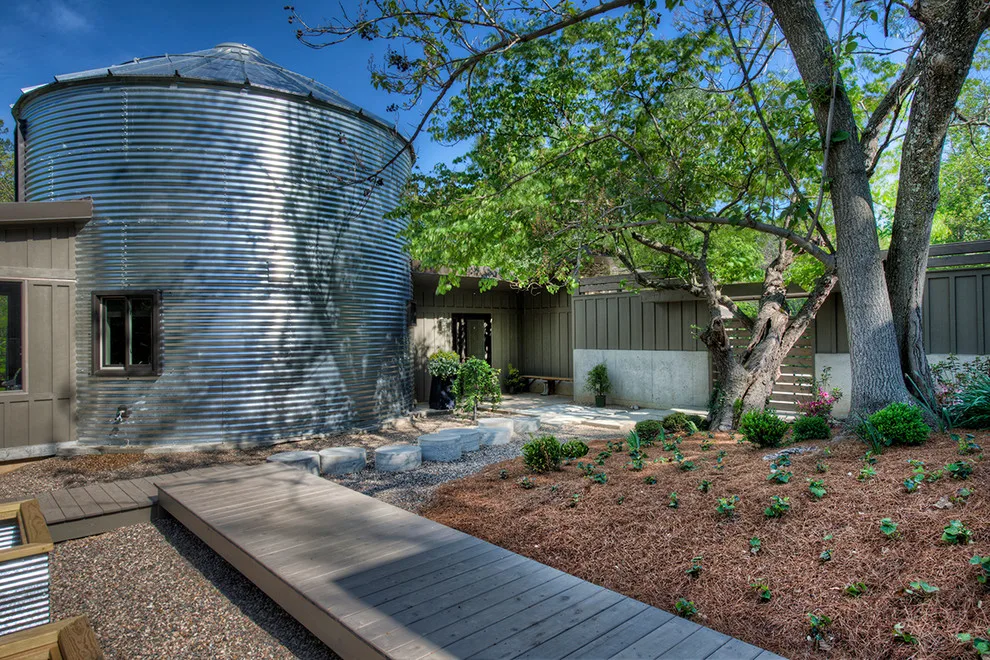 Contemporary Silo by Monticello Custom Homes And Remodeling - Photo 13