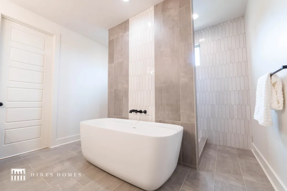 Contemporary Perspective by Hines Homes, LLC - Photo 20