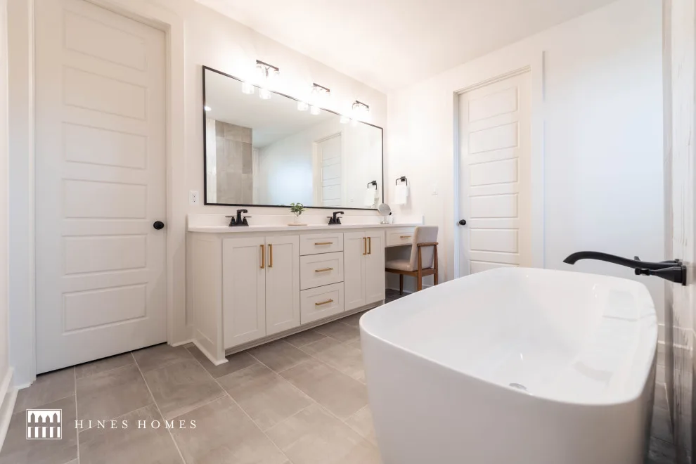 Contemporary Perspective by Hines Homes, LLC - Photo 5