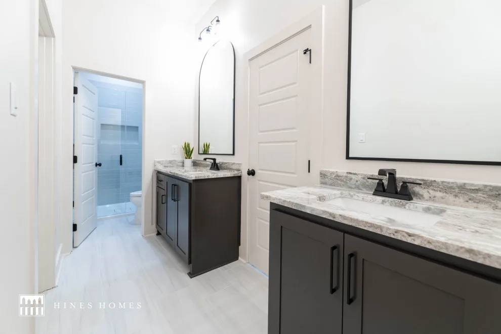 Contemporary Perspective by Hines Homes, LLC - Photo 18