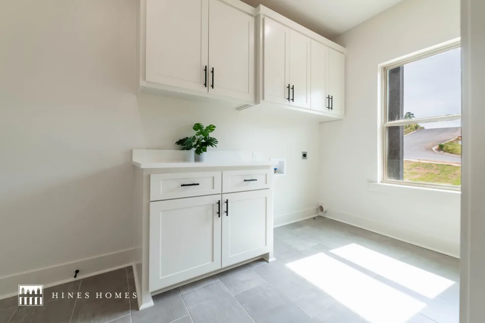 Contemporary Perspective by Hines Homes, LLC - Photo 16