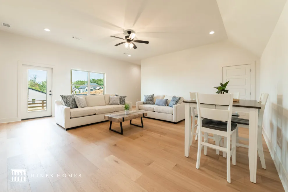 Contemporary Perspective by Hines Homes, LLC - Photo 4
