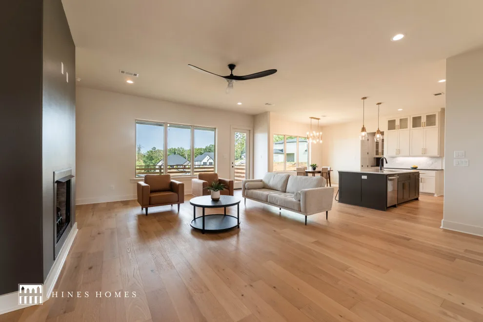 Contemporary Perspective by Hines Homes, LLC - Photo 17