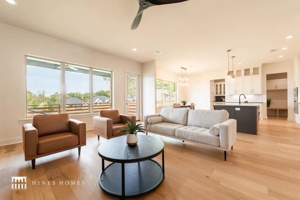 Contemporary Perspective by Hines Homes, LLC - Photo 10
