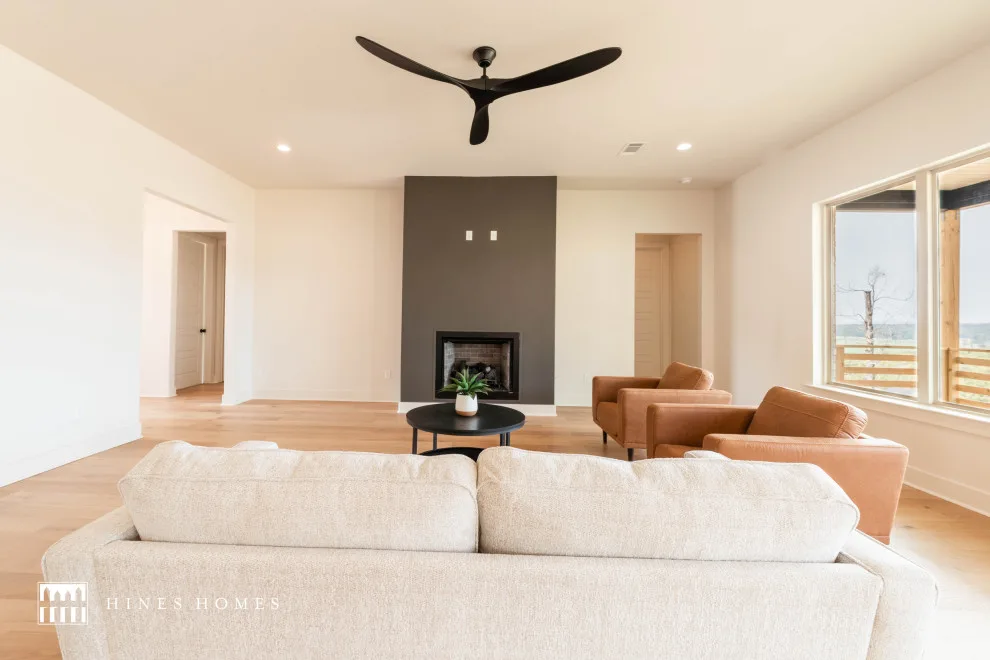 Contemporary Perspective by Hines Homes, LLC - Photo 27