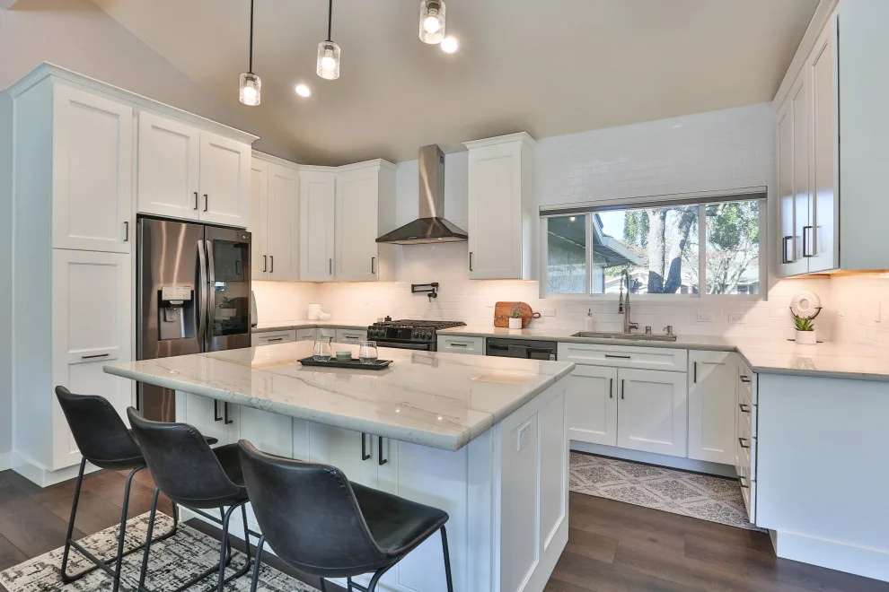 Morgan Hill Contemporary Open Kitchen Design by D.R. Domenichini Construction - Photo 3