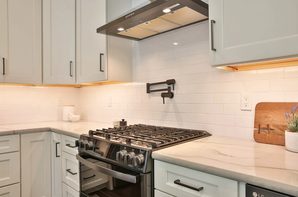 Morgan Hill Contemporary Open Kitchen Design by D.R. Domenichini Construction - Photo 7