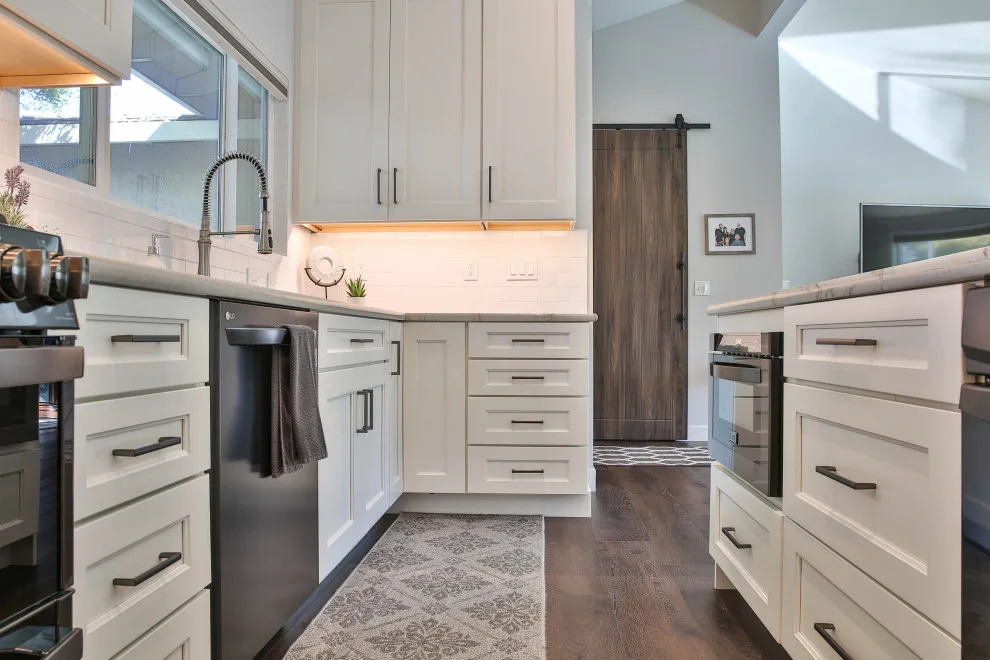 Morgan Hill Contemporary Open Kitchen Design by D.R. Domenichini Construction - Photo 5