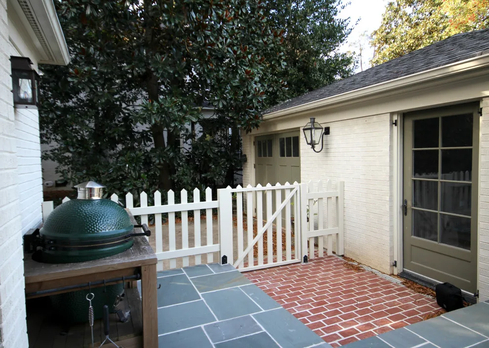 Myers Park Outdoor Space by Guthmann Construction - Photo 2