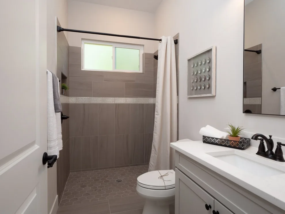Fletcher Park Custom Home 2021 by Robinson Renovation & Custom Homes, Inc. - Photo 21