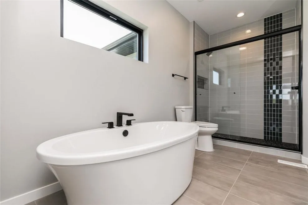 Iowa City: New Home by Cascade Lumber Company - Photo 12