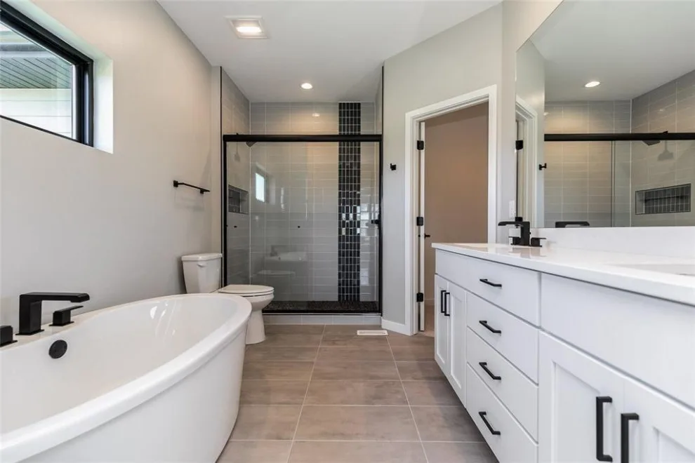 Iowa City: New Home by Cascade Lumber Company - Photo 17