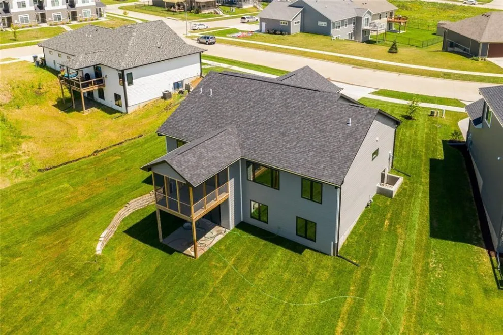 Iowa City: New Home by Cascade Lumber Company - Photo 18