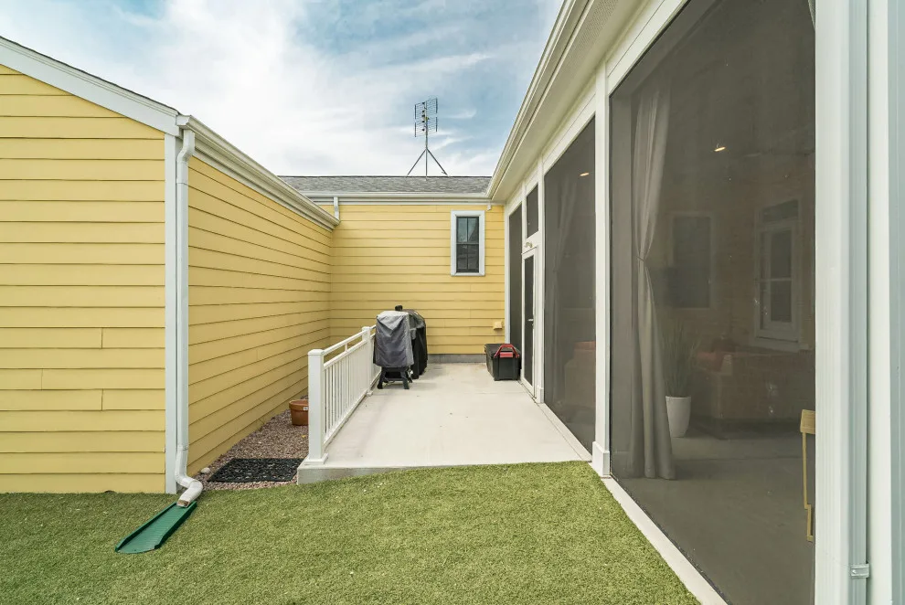Modern Community - Enclosed Patio by Lakeside Renovation & Design - Photo 7