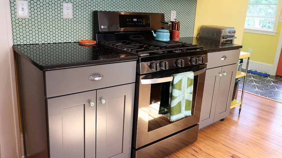 Retro Kitchen in Newtown by Mint Construction - Photo 2